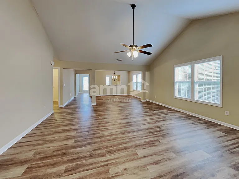 114 Elgin Ln — Photo 7