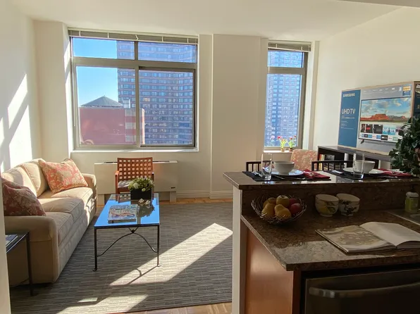 1500 Lexington Avenue 17G image 2 of 22