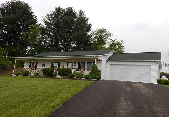 1st image of 2200 Creekview Dr