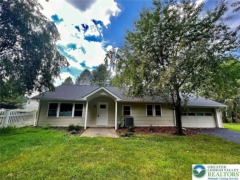 2404 Northwood Ave — Photo 1