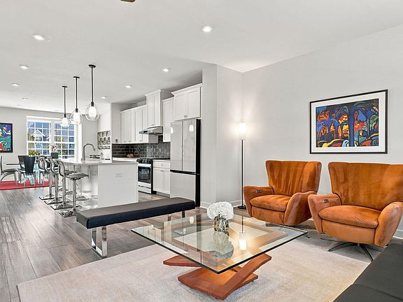 3rd image of 516 Whitehall Cir