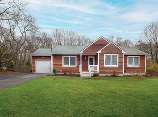 35 Woodridge Rd, Hampton Bays, NY 11946