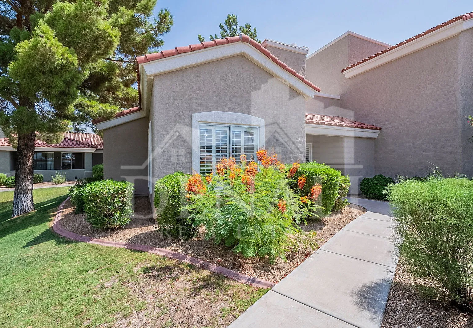 3 bed, 2.0 bath, 1215 sqft, $1,895 — Photo 3