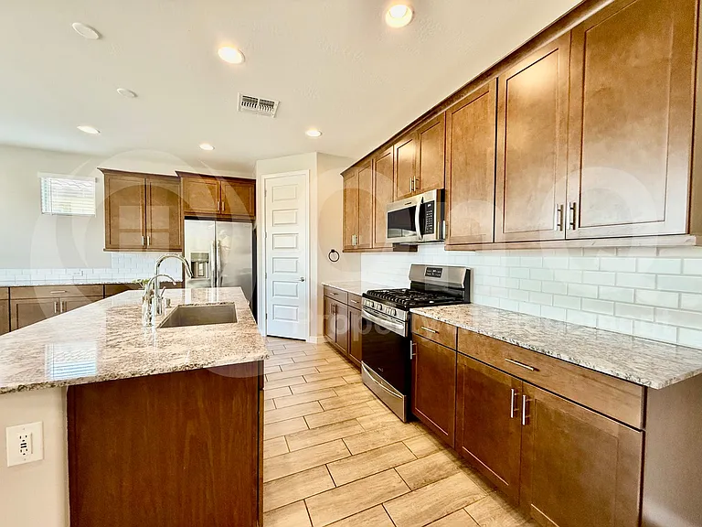 4321 N 94th Dr — Photo 8