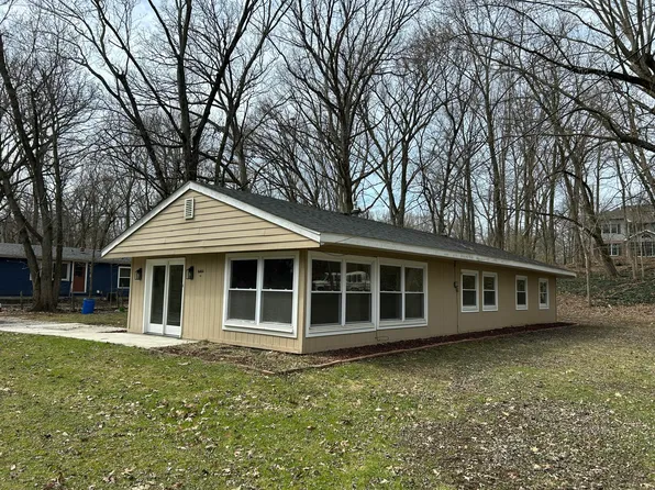 4609 Bear Ln, Valparaiso, IN 46383