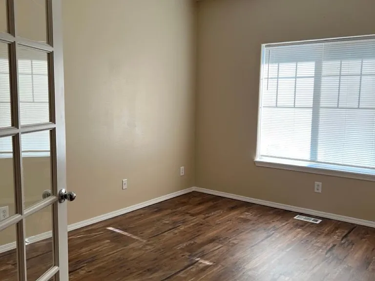 20460 Noble Ln — Photo 9