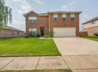 721 Redwing Dr, Saginaw, TX 76131