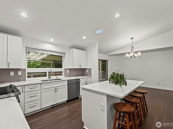 4th image of 4206 32nd Avenue Ct