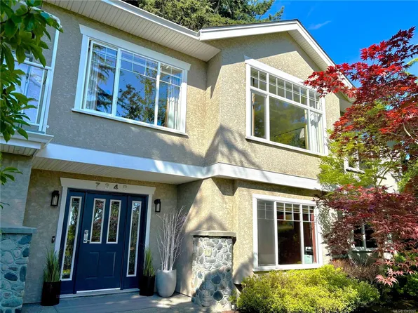7348 Ridgedown Ct, Central Saanich, BC V8M 2H7