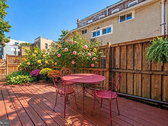 5th image of 616 Pickford Pl NE