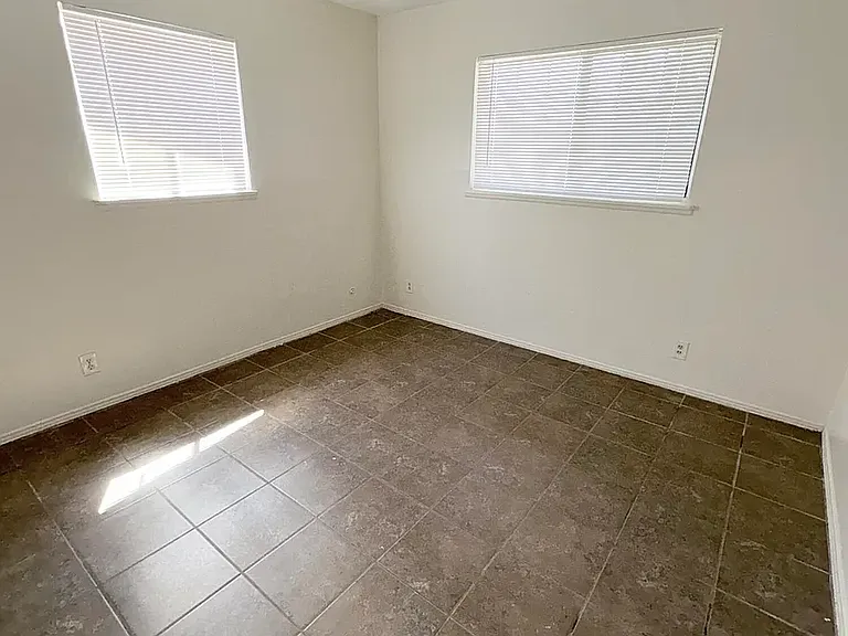 9406 Montgomery Dr — Photo 14