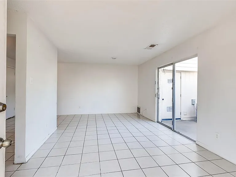 2215 Mission Hill Dr — Photo 5
