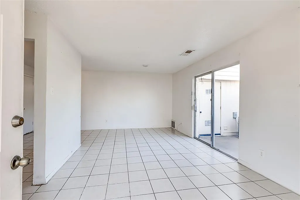 Building Photo - 2215 Mission Hill Dr