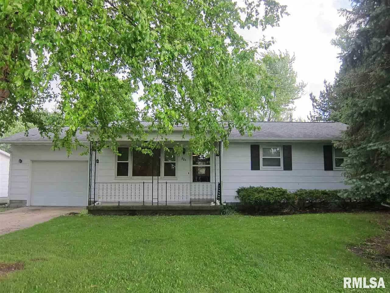 204 E Flora Ave photo 1