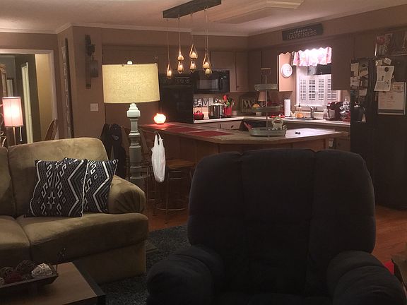 3rd image of 2046 Saint John Ave