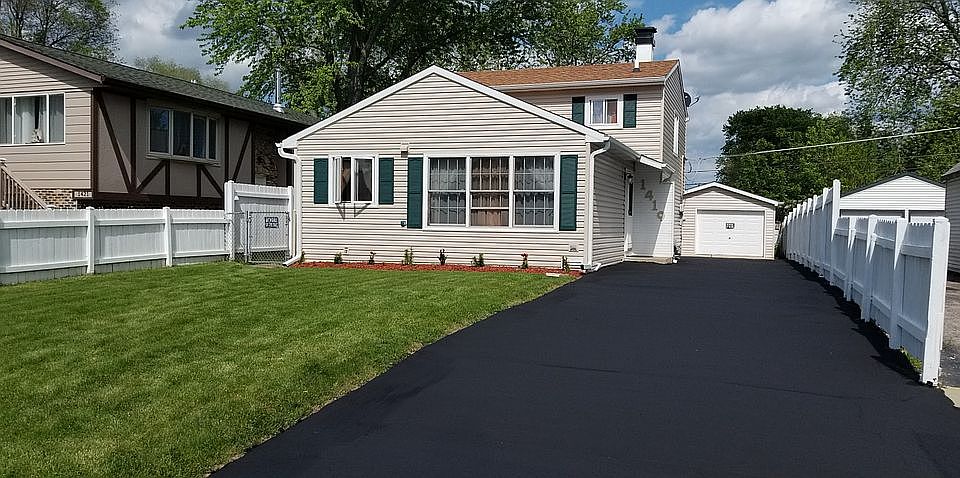 2nd image of 1419 Ridgeway Ave