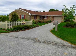 67 W Pennsylvania Ave, Stewartstown, PA 17363