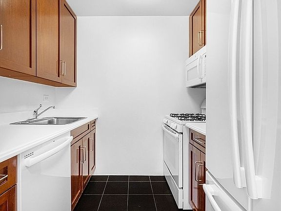 4th image of 400 E 71st St APT 4D