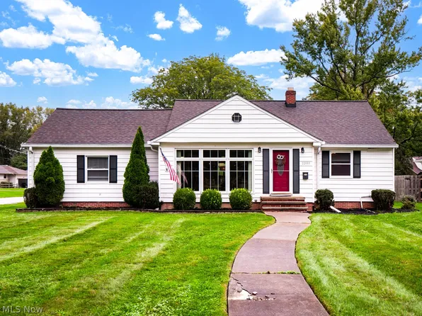 22880 Haber Dr, Fairview Park, OH 44126