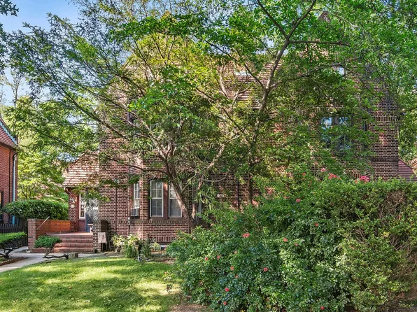 54 Ingram Street, Forest Hills, NY 11375