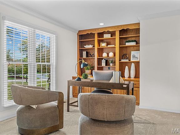 4th image of 612 Roundstone Dr