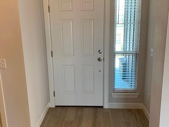 3rd image of 3121 Montane Dr