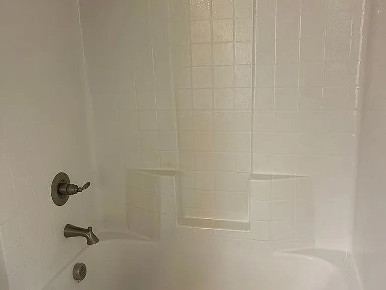 908 E Avenue B — Photo 10