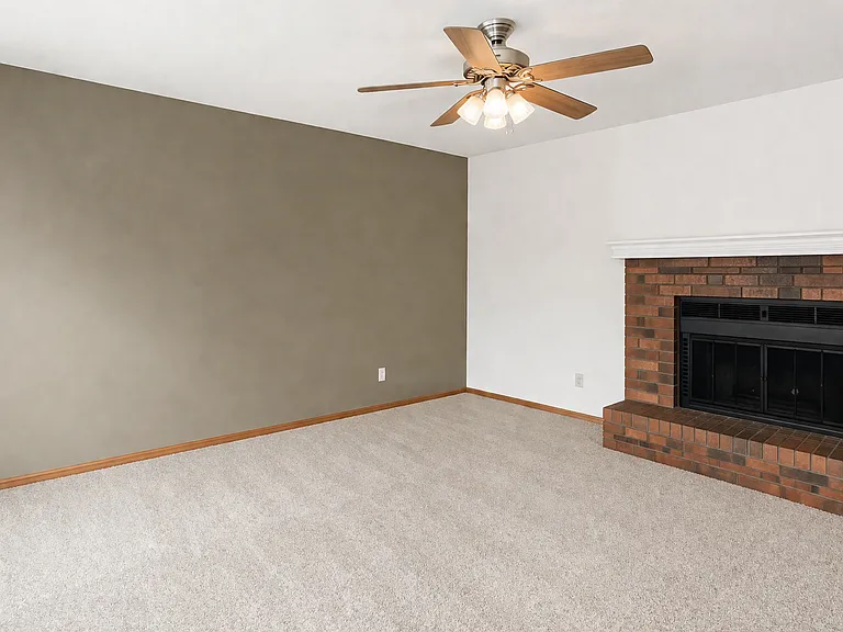 Meadow Glen Apartments — Photo 20