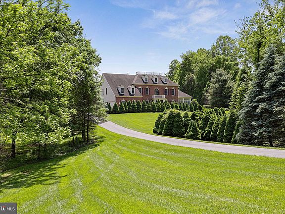 3rd image of 15 Windflower Ct