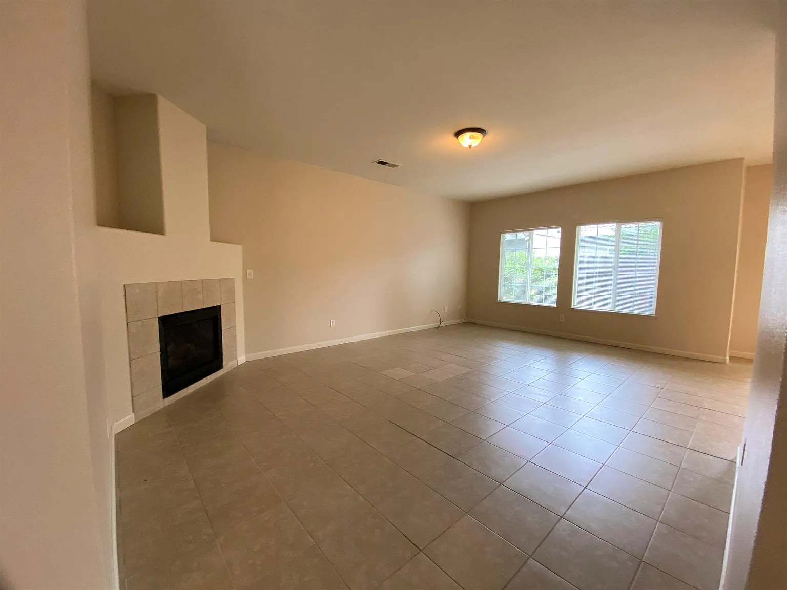 3 bed, 1440 sqft, $1,950 — Photo 3