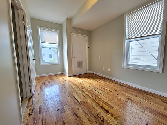4th image of 297 Ellis Ave #4E