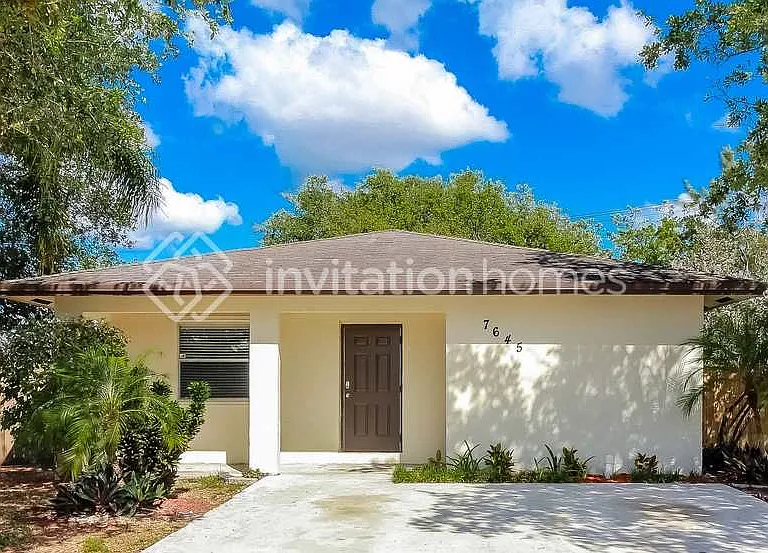 7645 NW 32nd Pl — Photo 1