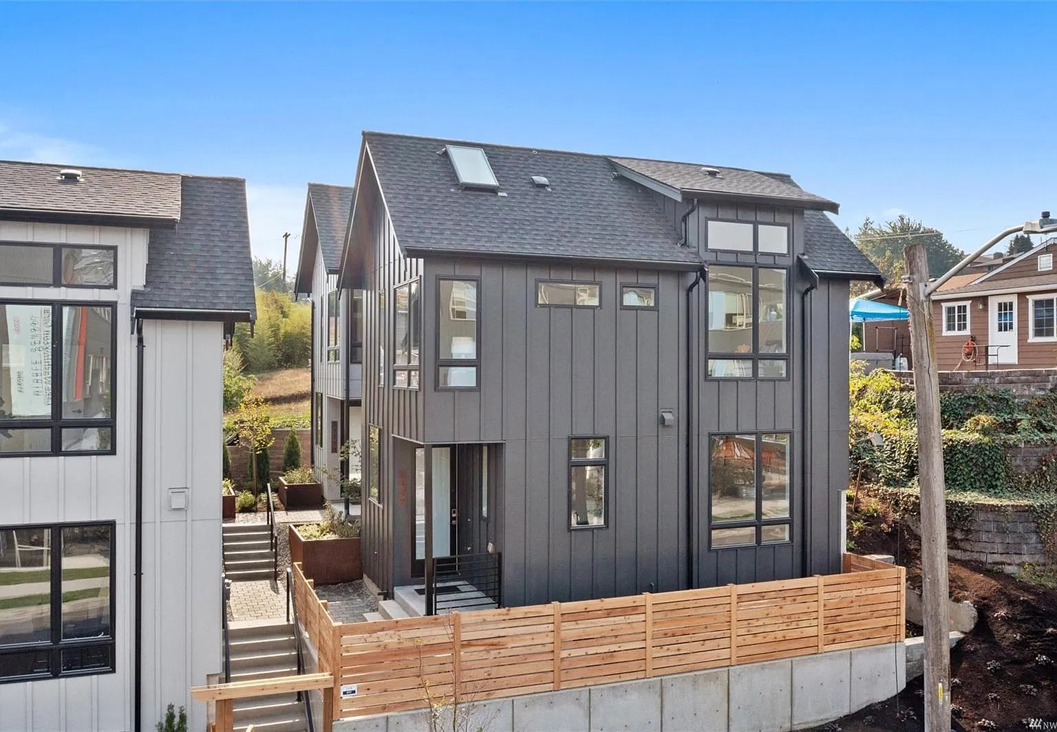 2 bed, 1.5 bath, 834 sqft, $3,075 — Photo 1