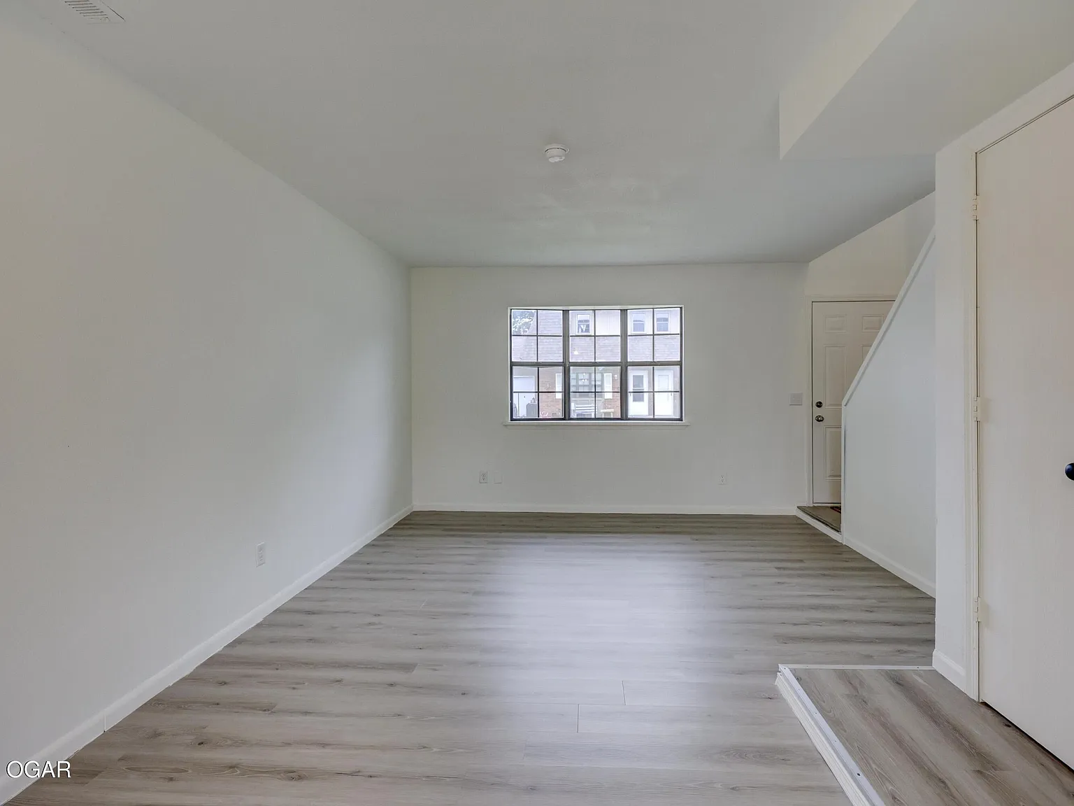 2 bed, 1.5 bath, 904 sqft, $1,100 — Photo 2