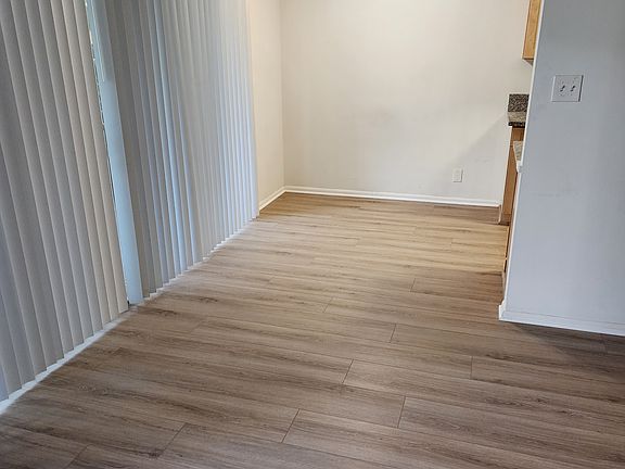 3rd image of 1605 E Ocean Blvd