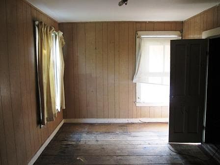 3rd image of 416 Deviller St