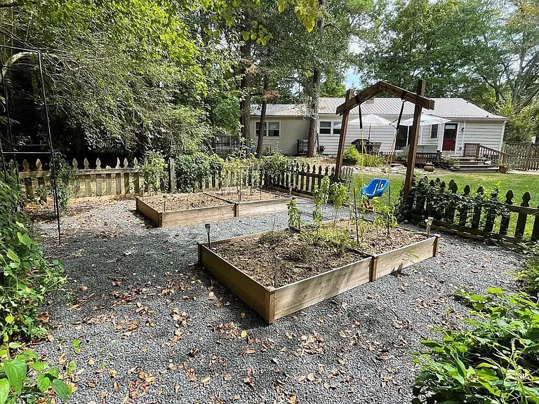 320 Barclay Rd — Photo 17