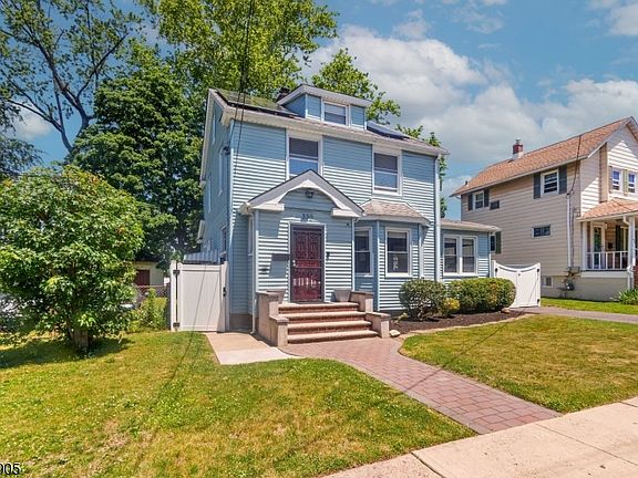 4th image of 330 Simons Ave