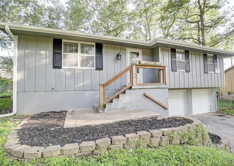 1st image of 408 NE Lakeview Dr