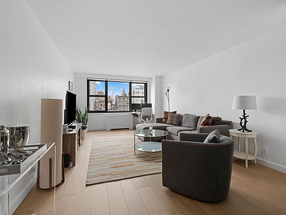 4th image of 7 E 14th St APT 1518