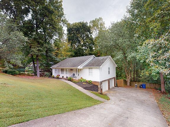 2nd image of 352 Fairhill Dr NE