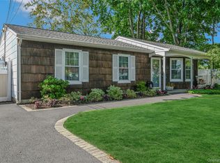 16 Wyant Ave, Ronkonkoma, NY 11779