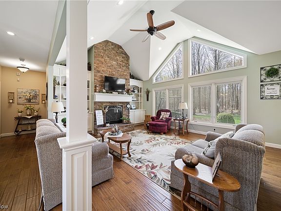 2nd image of 2938 Amity Ln