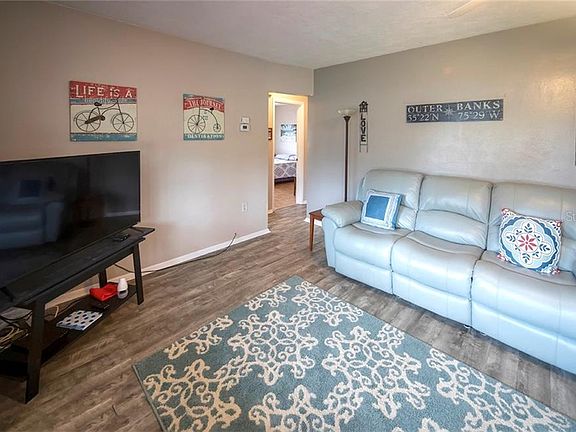 5th image of 1716 Banyan Dr