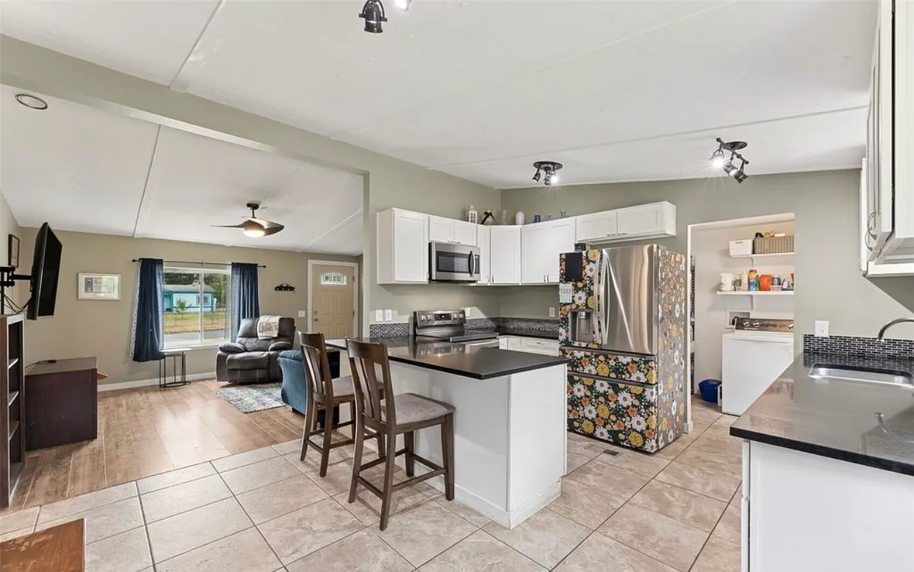 3 bed, 1080 sqft, $1,100 — Photo 4