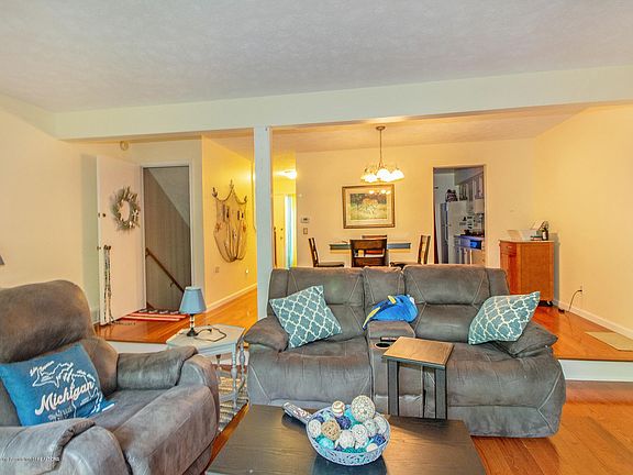 4th image of 1860 Burrwood Cir
