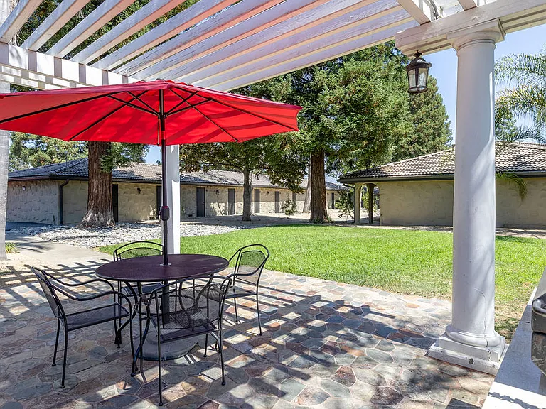 Terrazo Apartments — Photo 5