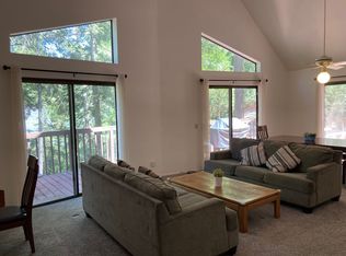 27205 Peninsula Dr, Lake Arrowhead, CA 92352