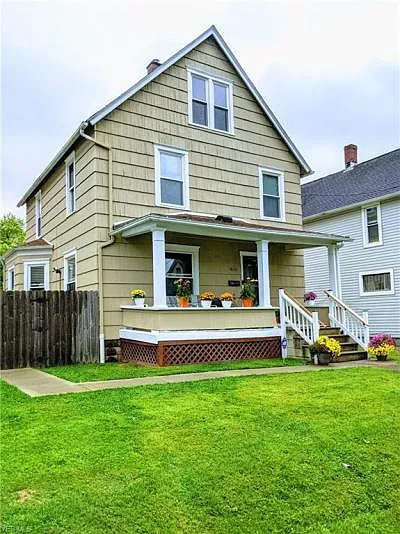 1812 Woodland Ave NW photo 1