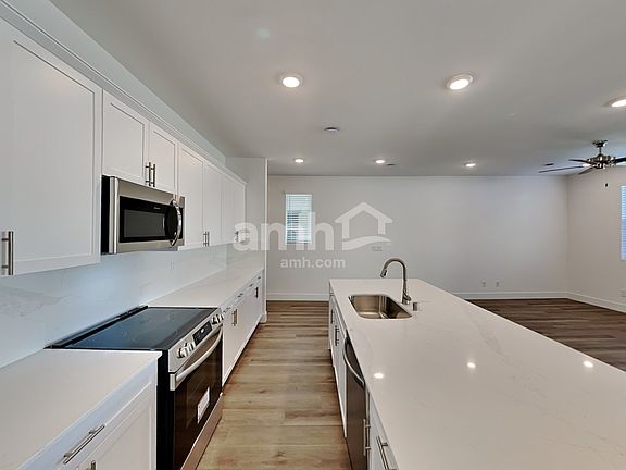 3rd image of 4249 Halo Hollyhock St